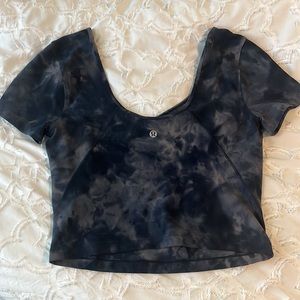 (NEVER WORN) LULU LEMON ALIGN T-SHIRT
